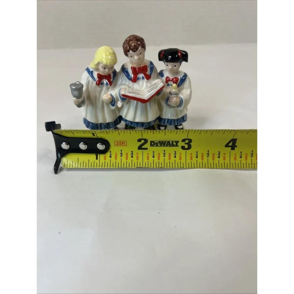 Dept 56 Snow Village Collection SUNDAY SCHOOL SERENADE Read